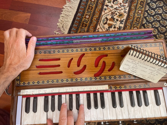Kirtan Canto Devocional